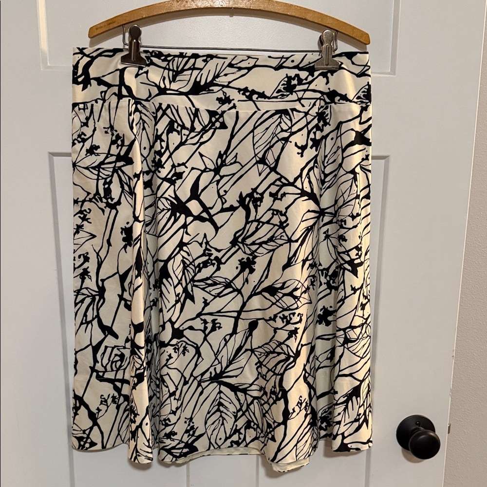 The Limited Cream and Black Leaf Pattern A-Line Skirt